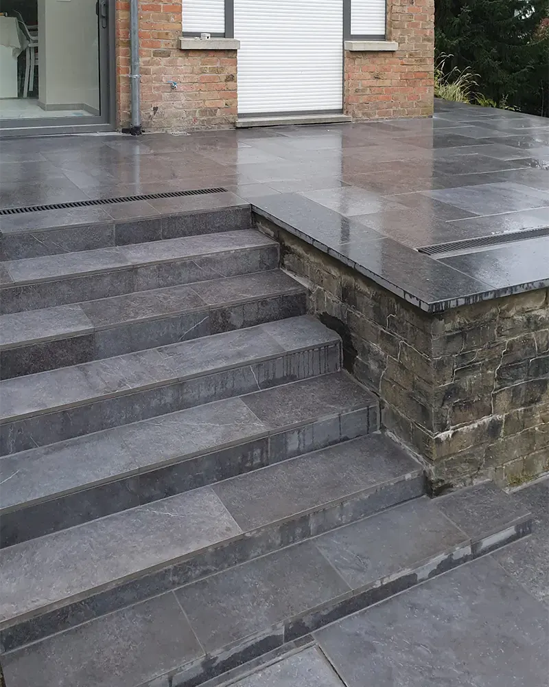 Terrasse et escalier en pierre